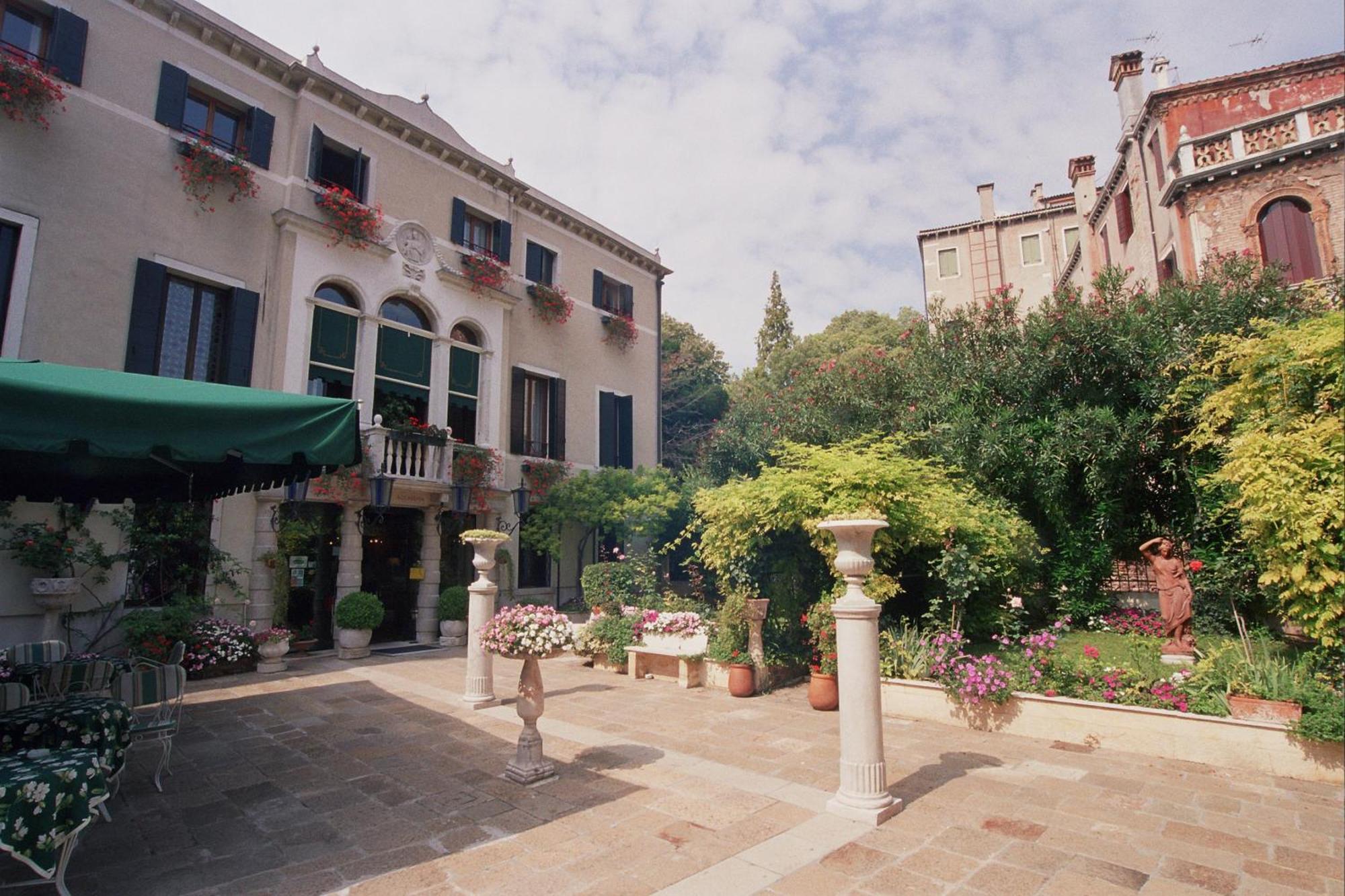 Pensione Accademia - Villa Maravege Venice Exterior photo