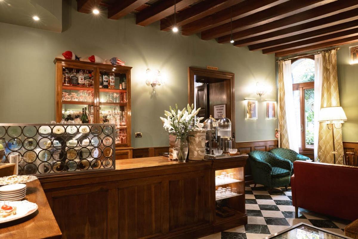 Pensione Accademia - Villa Maravege Venice Exterior photo