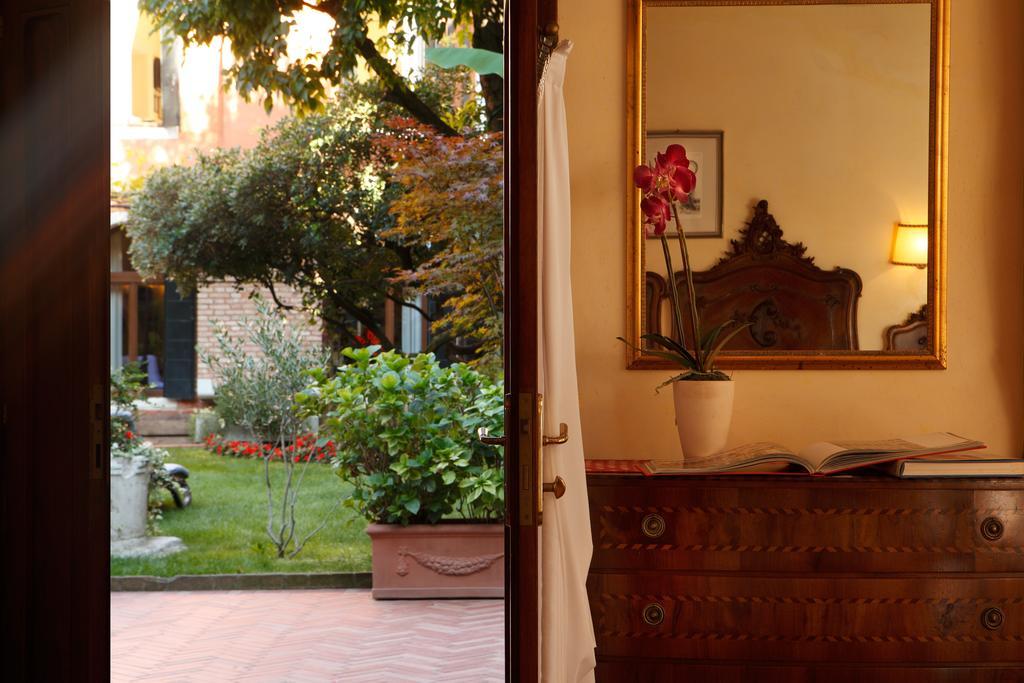 Pensione Accademia - Villa Maravege Venice Exterior photo